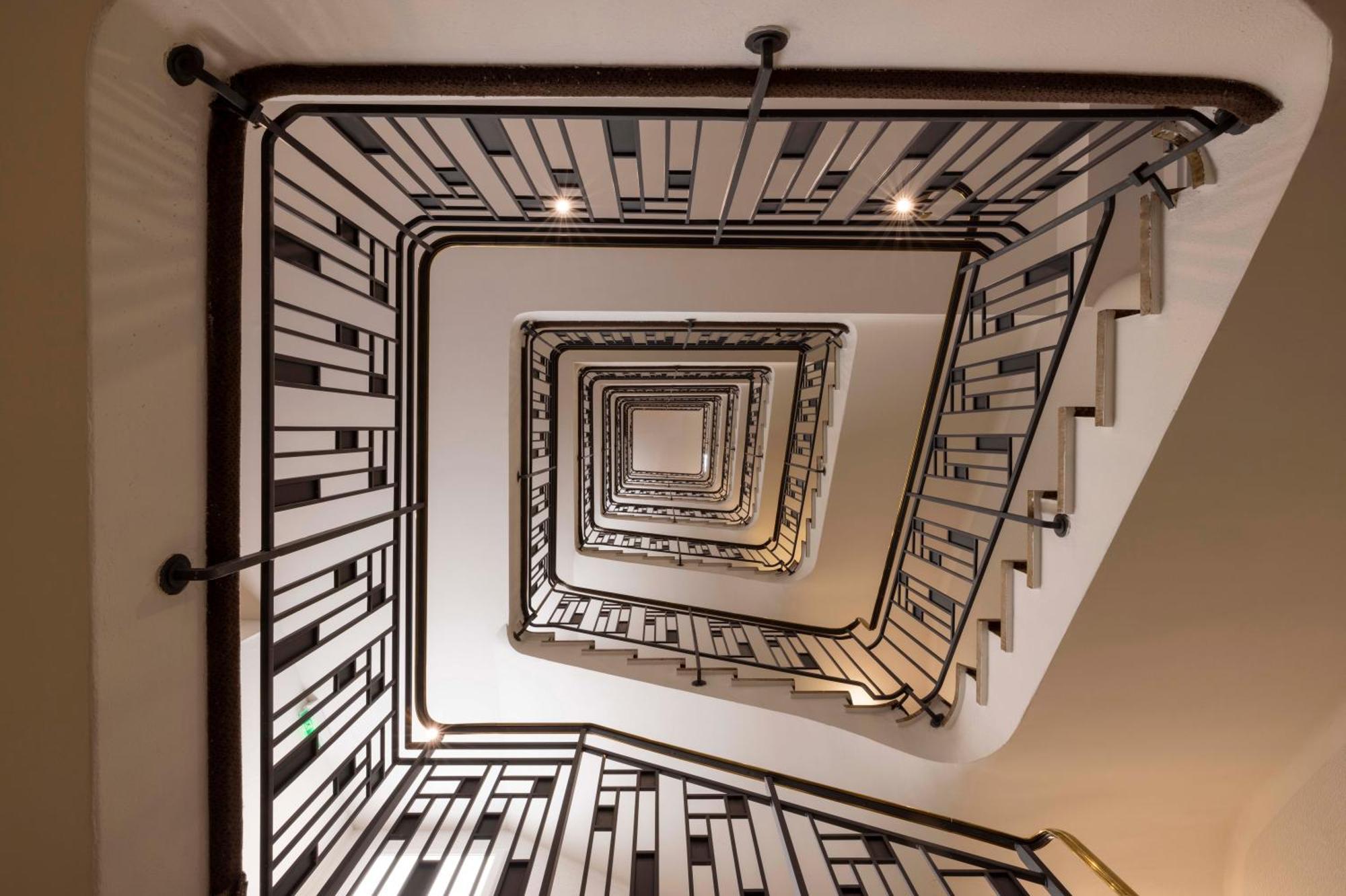 Suite Elysee,1619756966:JPEG