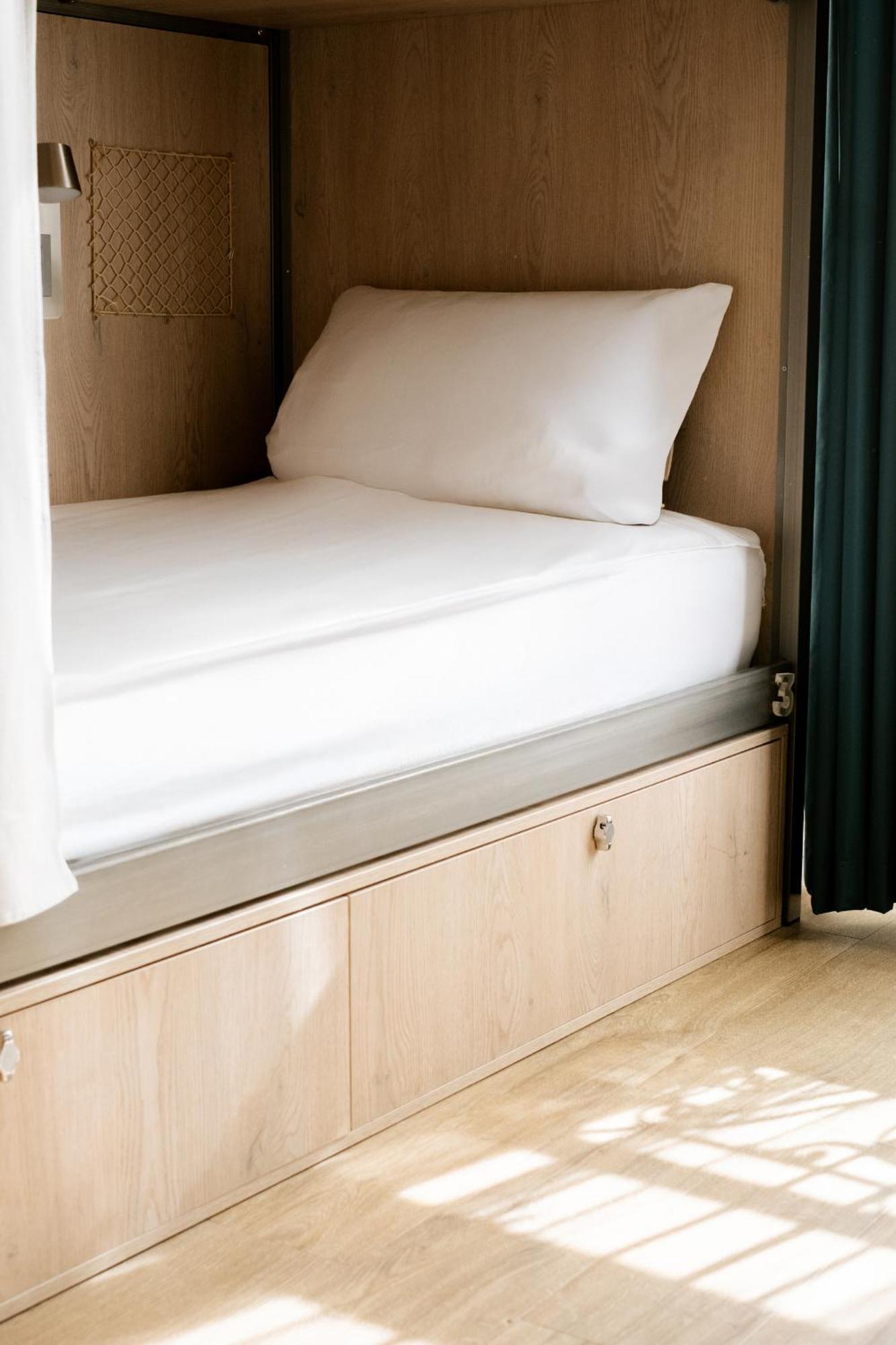 Bed 8-Bed Mixed Dormitory Room