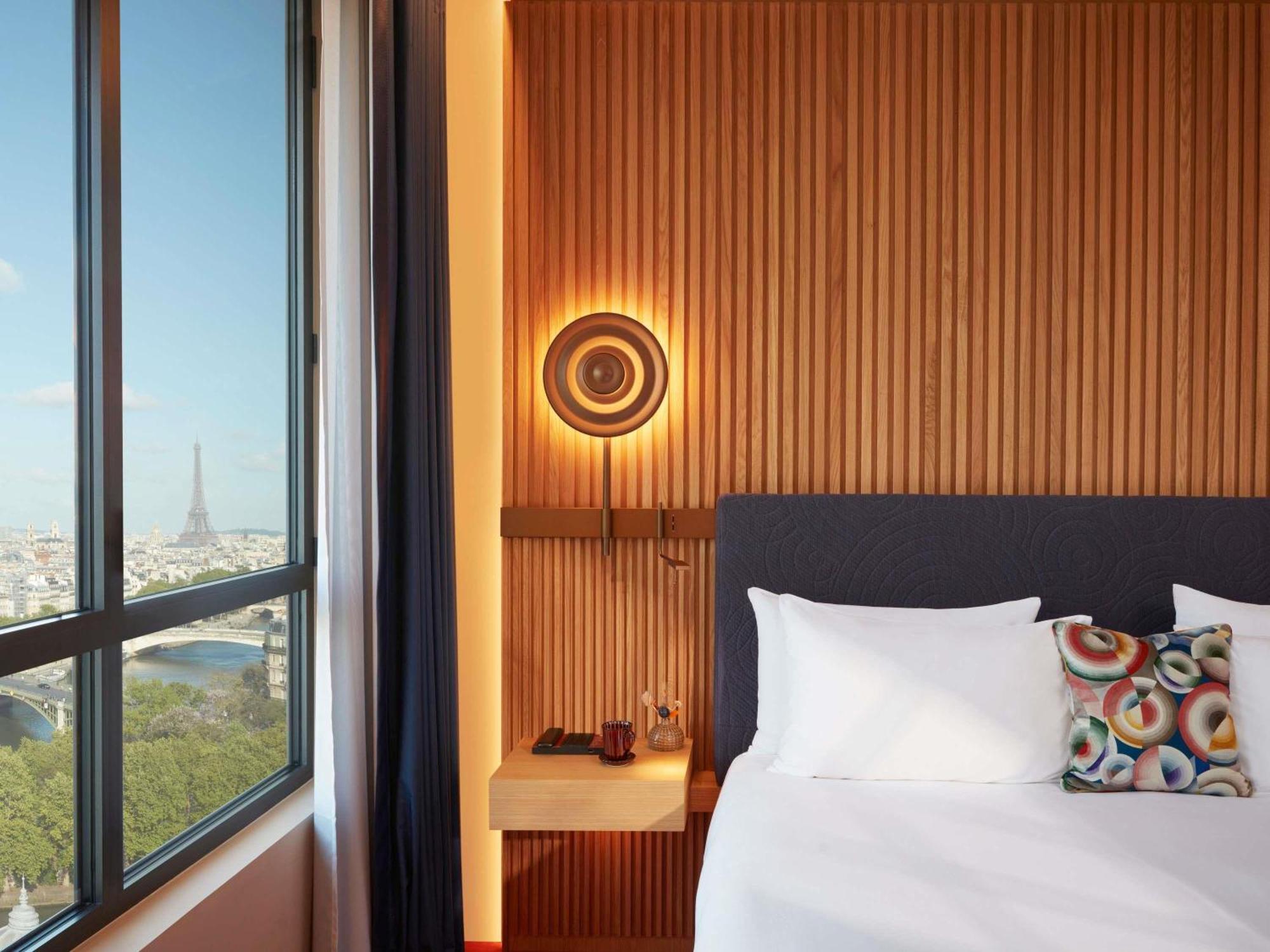 Zimmer Iconic Paris Skyline – Blick auf die Seine und den Eiffelturm