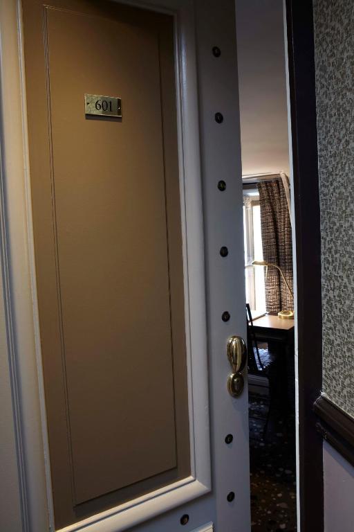 Club Twin Room